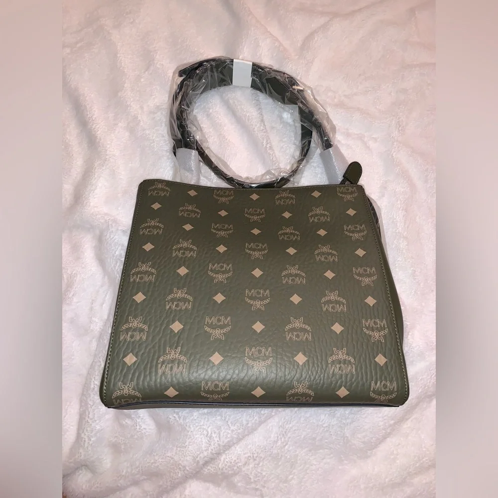 MCM Medium Aren VI Leather Hobo Bag (Sea Turtle) - Picture 7 of 15
